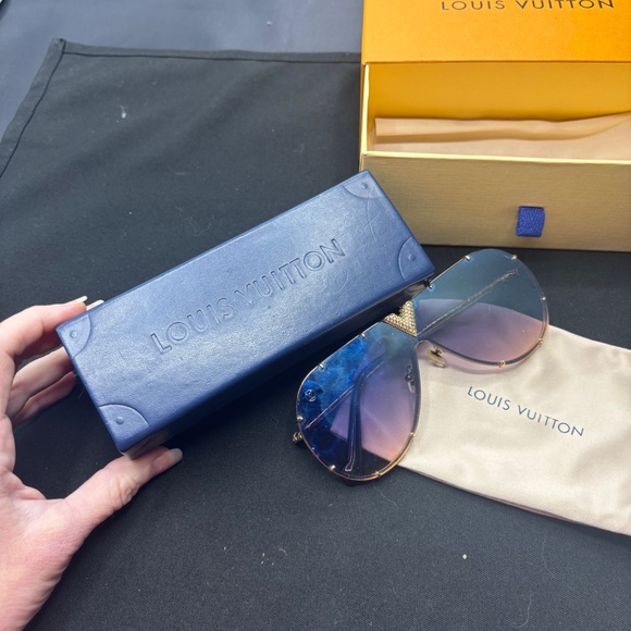 *LAST CHANCE EVERYTHING MUST GO* Louis Vuitton Studded Aviator Sunglasses - Picture 4 of 5